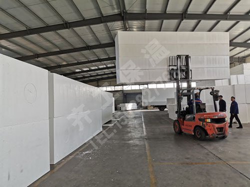  如何對擠塑板進行現(xiàn)場的施工操作呢？